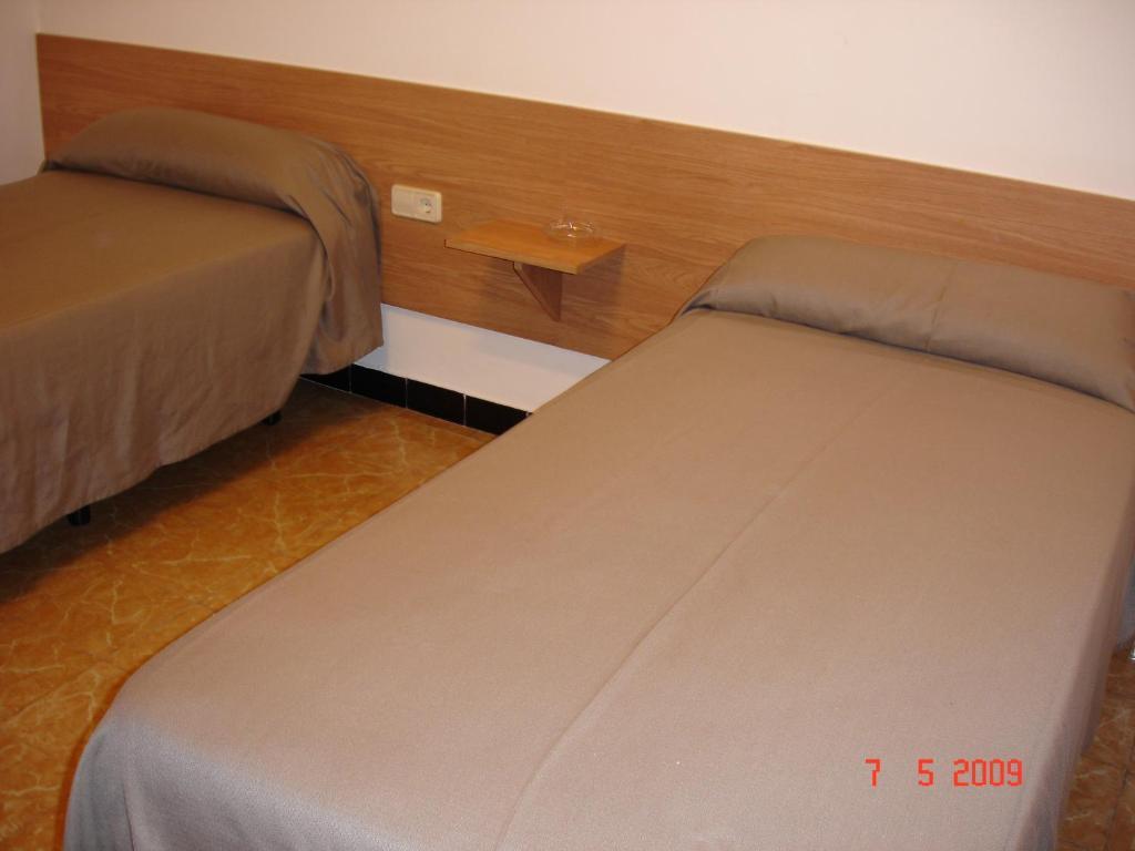 Hostal Can Blanco Sarria de Ter Ngoại thất bức ảnh