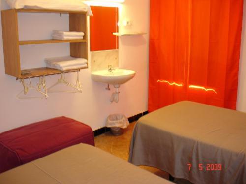 Hostal Can Blanco Sarria de Ter Ngoại thất bức ảnh